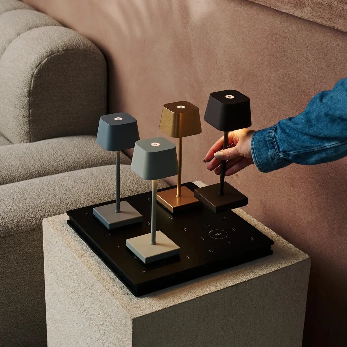 Amstel Station Professional Wireless Charging Station with 4 Charging Port – Easy & Functional with Qi-Technology - Image 8